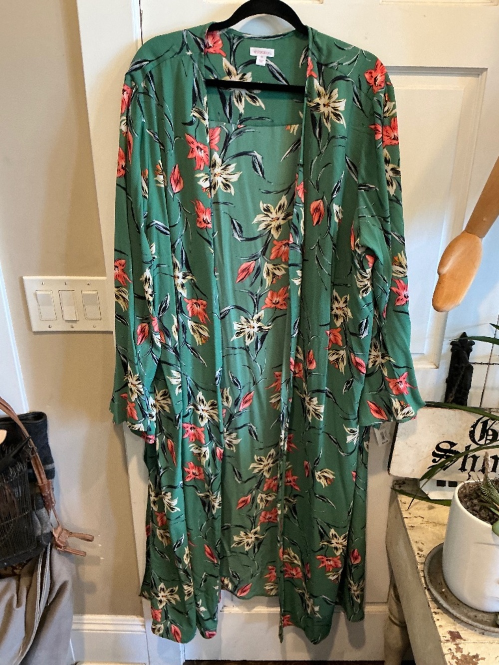 Xhilaration kimono with gorgeous florals! Brand new with tags! Plus size 4x